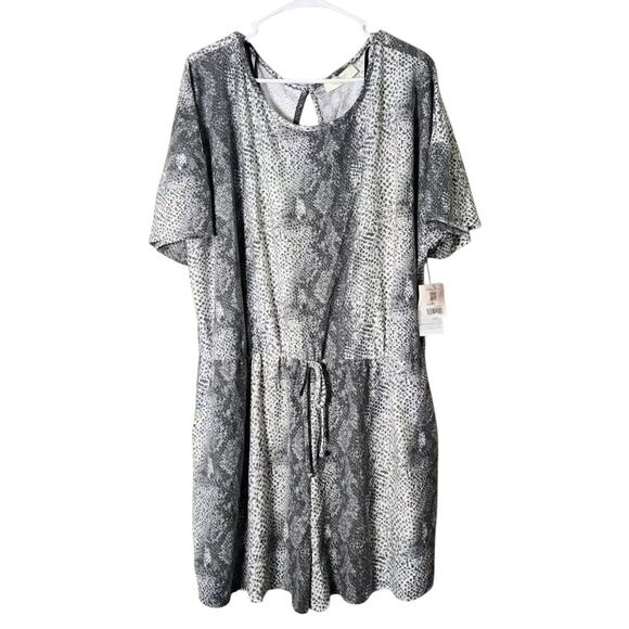 A Beautiful Soul Romper Plus Size C 3X Black & White Snakeskin Short Sleeve NWT - Picture 1 of 6